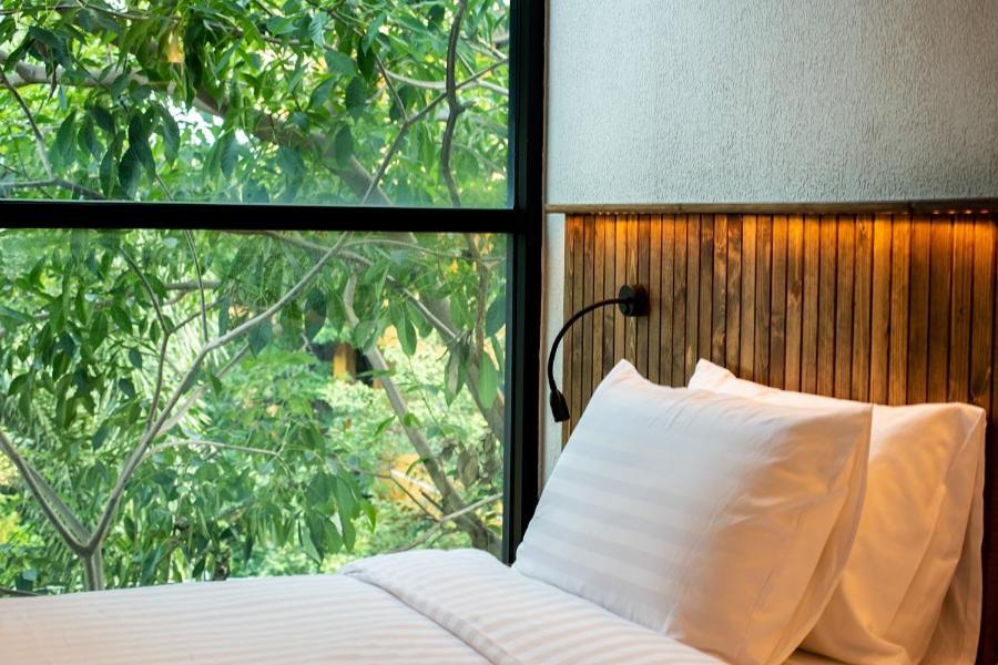 Khách sạn Karaarom 4*